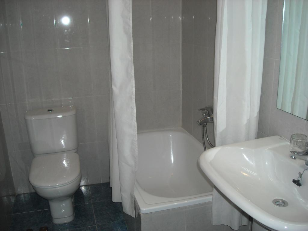Hostal Residencia Avenida كوينكا المظهر الخارجي الصورة