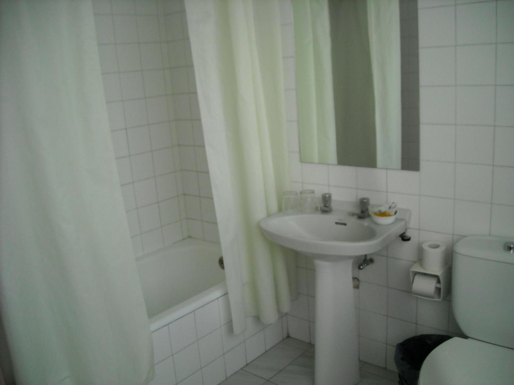 Hostal Residencia Avenida كوينكا المظهر الخارجي الصورة
