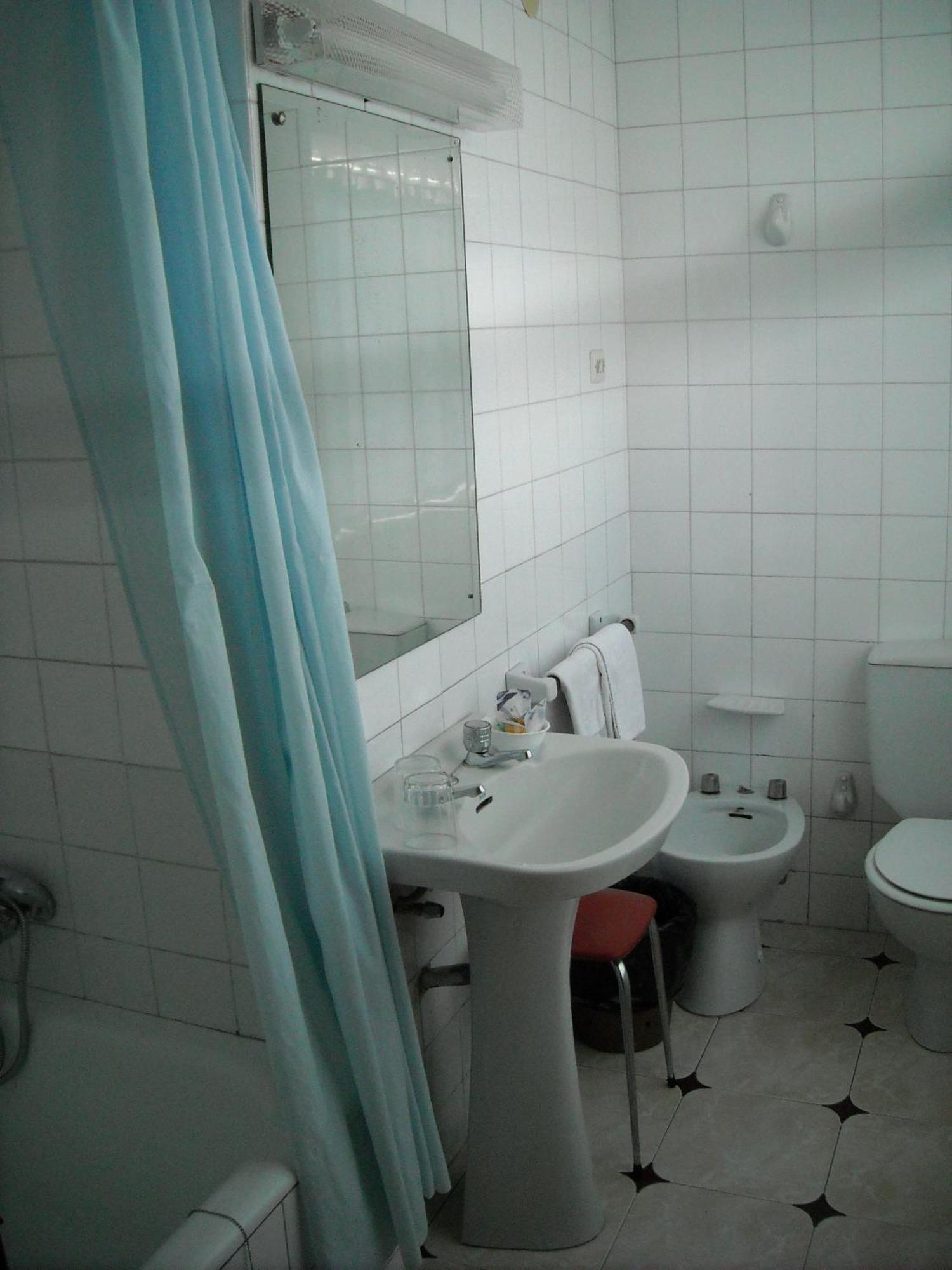 Hostal Residencia Avenida كوينكا المظهر الخارجي الصورة